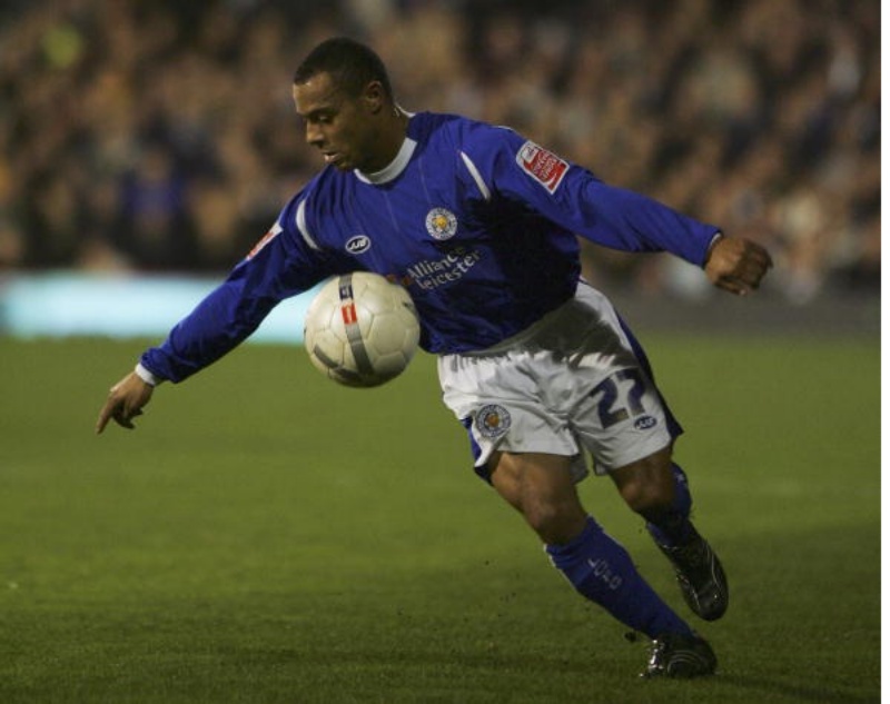 Top 10 cầu thủ lùn nhất thế giới - Levi Porter (Anh - 1,6m)